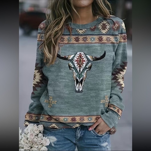 Tops - Western Cow Head Print Longsleeve Shirt